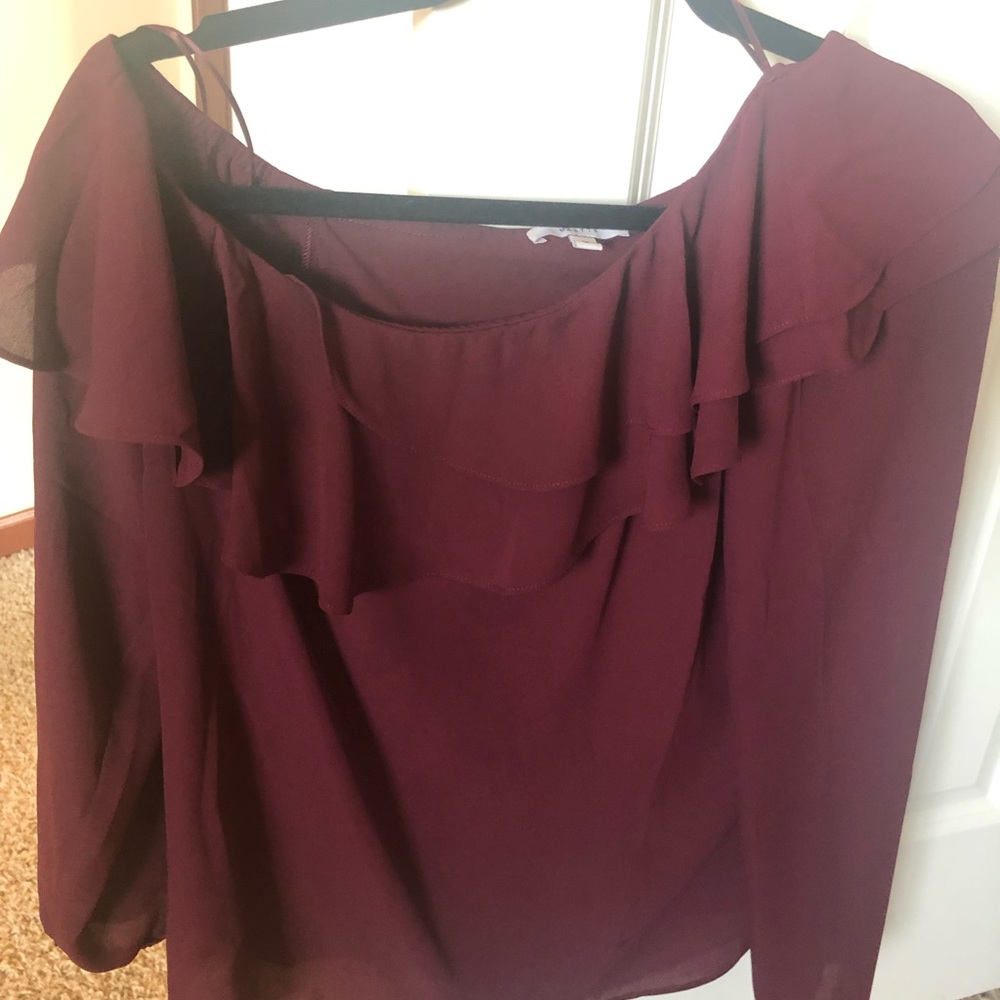 Stella and Dot off shoulder burgundy top.